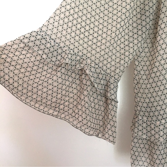 Max Studio Boho Ruffle Bell Sleeve Blouse size Medium - Picture 2 of 4